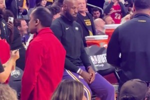 中登总要有点仪式感！湖人火箭G5赛前詹姆斯紧闭双眼嘴里默念